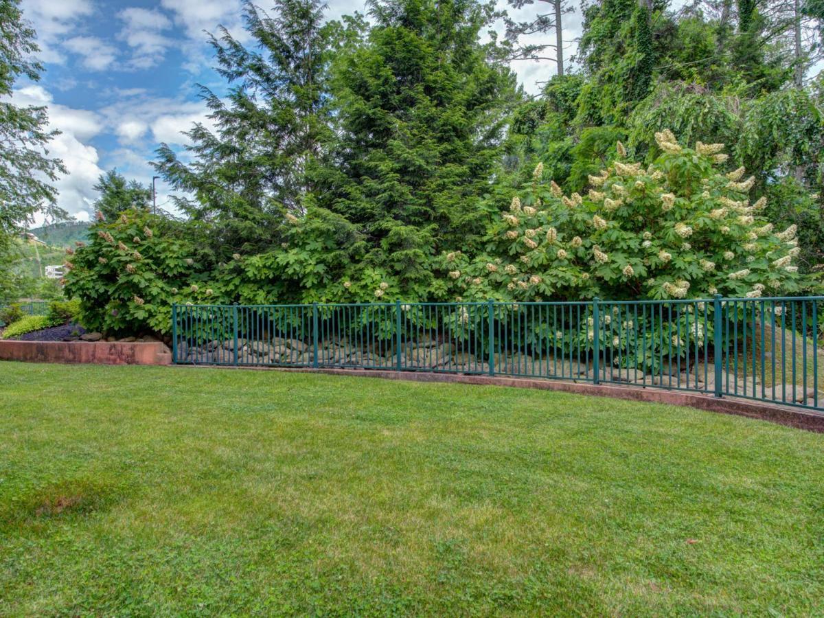 City Bear, 2Br, Pool, Spa, Downtown Gatlinburg, Sleeps 6 Apartment Exterior photo
